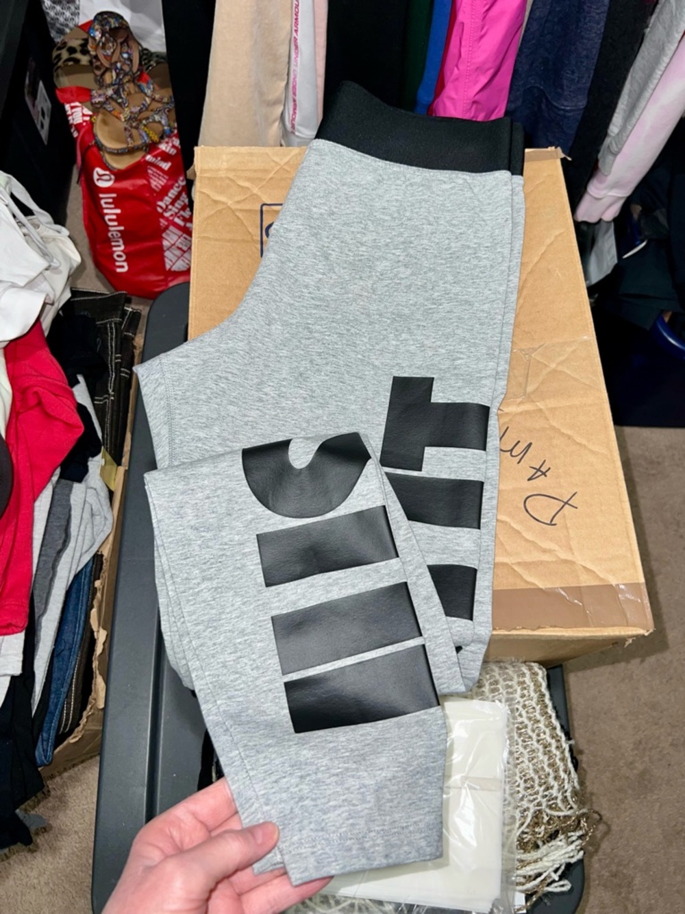 Hanes Snoopy Nike Tee Shirt & Nike Leggings - Picture 12 of 16